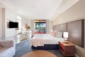 King Studio Darwin Discovery with Balcony & Pool - Image 2