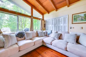 Waterfront Nolin Lake Gem: Guest House & Balcony - Image 4