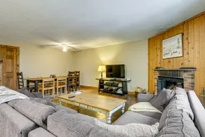 < 1 Mi to Mt Snow: Charming Condo w/ Fireplace - Image 4