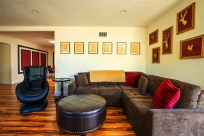 4BR Group Retreat w Golf Green, Poker & Fire Pit - Image 3
