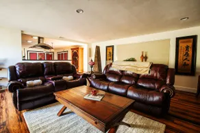 4BR Group Retreat w Golf Green, Poker & Fire Pit - Image 2