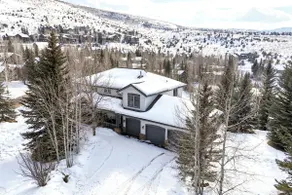 Charming 5BD Mountain Estate Perfect for Families - Image 4