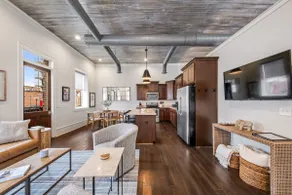 Quiet Downtown Loft - Walk to Dining and Coffee - Image 3