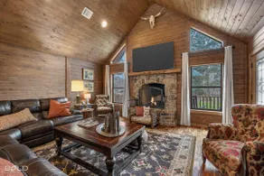 Emerald Isle Log Cabin •Hot Tub•Lakefront - Image 2