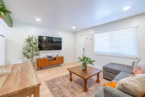 Emerald Escape - UNR & Pet Friendly - Image 2