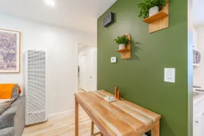 Emerald Escape - UNR & Pet Friendly - Image 3