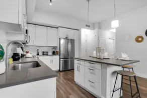 Sunny 1BR Unit | Free Parking | Prime Location - Image 3