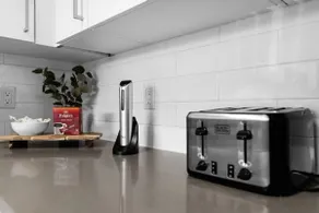 Sunny 1BR Unit | Free Parking | Prime Location - Image 5