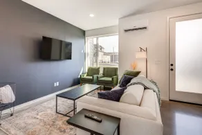 < 2 Mi to Dtwn: Modern Townhome in Knoxville - Image 4