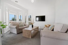 Mountain Vista Retreat - Comfort Meets Style - Image 4