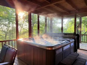 Spacious Mountainside Retreat in Lost River - Image 5