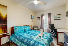 Spacious Creekwood condo with shared pool Balcony - Image 4
