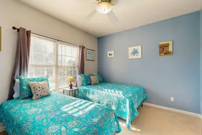 Spacious Creekwood condo with shared pool Balcony - Image 5