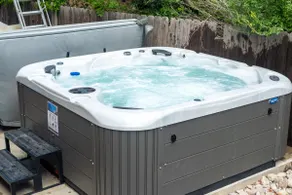 Pop Art Oasis with Karaoke Mini Golf Hot Tub and Pool - Image 4