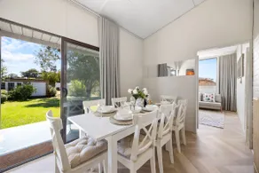 Hamptons Bungalow - Walk to Semaphore South Beach - Image 2
