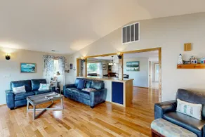 Cozy family-friendly home with game room, valley v - Image 2