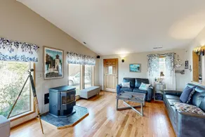 Cozy family-friendly home with game room, valley v - Image 5