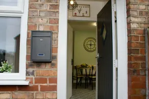 Cosy 2-Bed | Walk to St Helens Centre | Free WiFi - Image 4