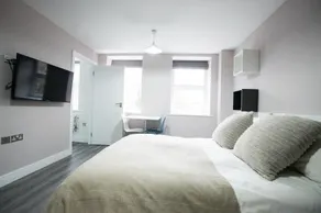 Double Bed Studio - Private Bathroom & Kitchenette - Image 3