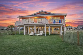 Beachfront | Gulf Views | Sleeps 14 | Pet Friendly - Image 2
