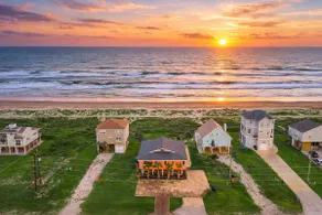 Beachfront | Gulf Views | Sleeps 14 | Pet Friendly - Image 5