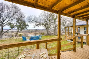 Farmstay at Tin De Blue Grainbury Silo and Cabins - Image 3