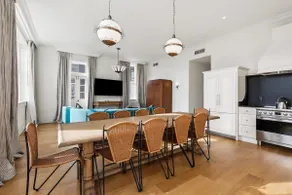 Hotel Perle Elegant 5 bed Suite|City Views - Image 5