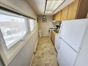 Condo situé au centre avec 2 ponts et piscine partagée / bain à remous - à pied de tout! - Image 5