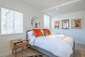 Luxury Central Apt Riverside Views and Parking - Image 2