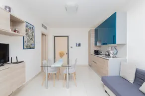 [Hospitals & Station] Modern apartment for 4 - Image 4