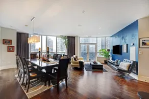 Two Storey Penthouse with 2 Parkings and Lake & City Views - Image 2