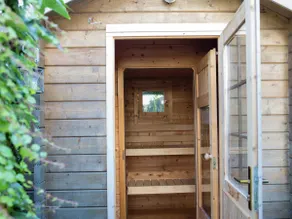 Vacation home with sauna - Image 5
