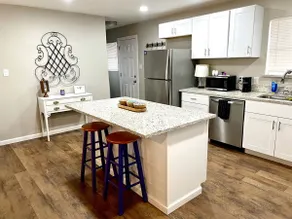 The Purple House • 3BR Near Tarleton & Downtown - Image 5