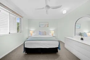 Coastal Comforts with Pumicestone Passage Views - Image 3