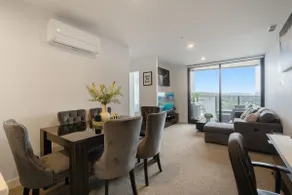 Modern 2-Bed Apartment with Premium Amenities - Image 3