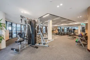 Modern 2-Bed Apartment with Premium Amenities - Image 4