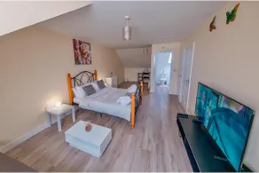 Cosy Home-Sleeps 5- Private Garden- Free Parking - Image 3