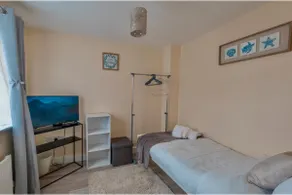 Cosy Home-Sleeps 5- Private Garden- Free Parking - Image 4