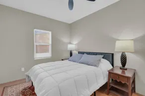 Downtown Historic 4BR / 2BA with parking - Image 5