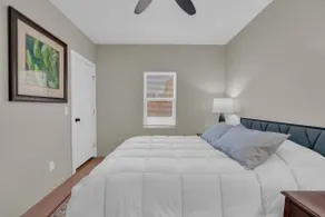 Downtown Historic 4BR / 2BA with parking - Image 3