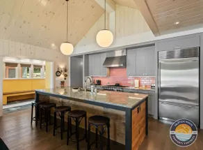 Lakefront 4-bedroom Retreat With Hot Tub - Image 5