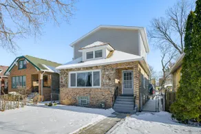 2 Mi to Northwestern: Updated Home w/ Game Room! - Image 3