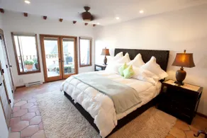 HC 18/65 2-BR Escape w/ Balcony & Stunning Views - Image 3
