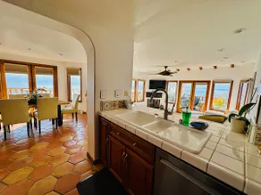HC 18/65 2-BR Escape w/ Balcony & Stunning Views - Image 4