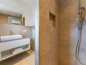 Sunny apartment with breathtaking view - Image 4