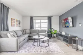 Modern Chic Getaway - Sleeps 11 - Palmwavestays - Image 3