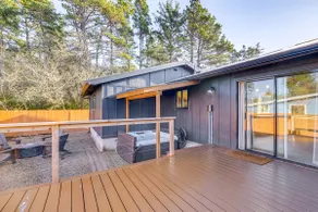 Modern Oregon Cottage w/ Hot Tub: Walk to Beach! - Image 3