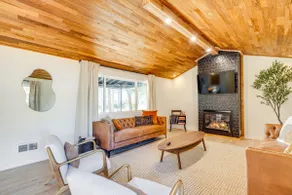 Modern Oregon Cottage w/ Hot Tub: Walk to Beach! - Image 4
