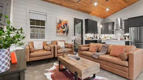 Hollow Hideaway 1A-Serene Getaway-Sleeps 4 - Image 2