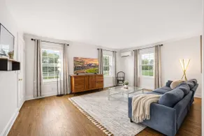 Exclusive Louisville king suite near bourbon trail - Image 2